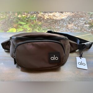 ALO Yoga Explorer Crossbody• Fanny pack• belt bag•Brand New with tags!🌟